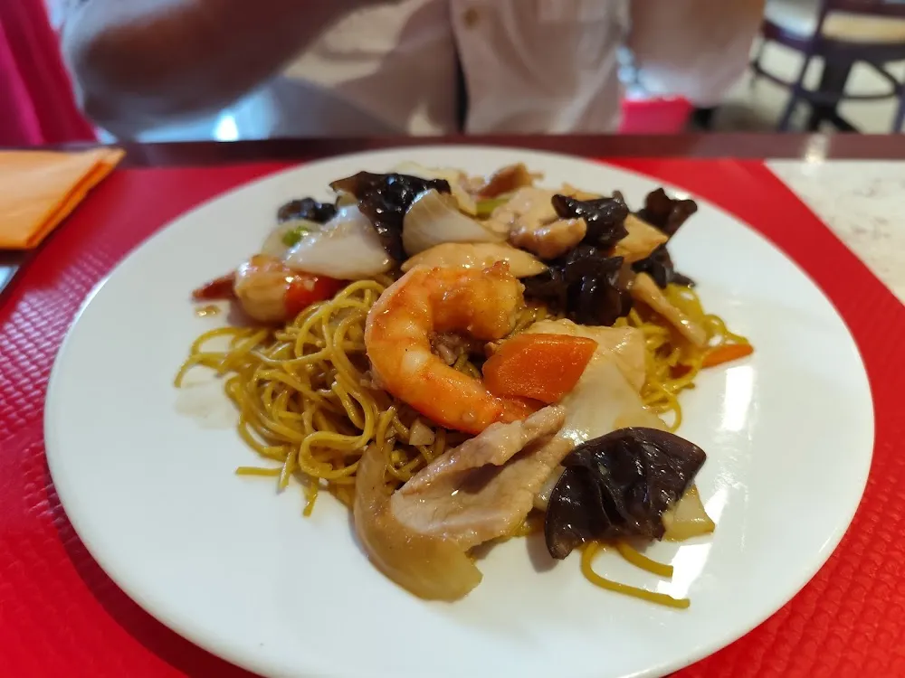 Nouilles Sautées Aux Viandes Variées